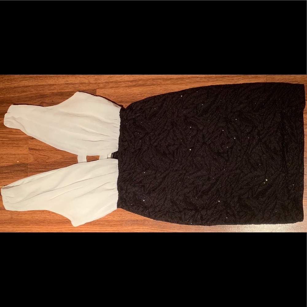 Black and white dress *Don’t accept checks*